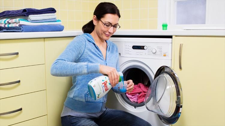  photo Woman-doing-laundry-using-Persi_zpsjtzhovpd.jpg