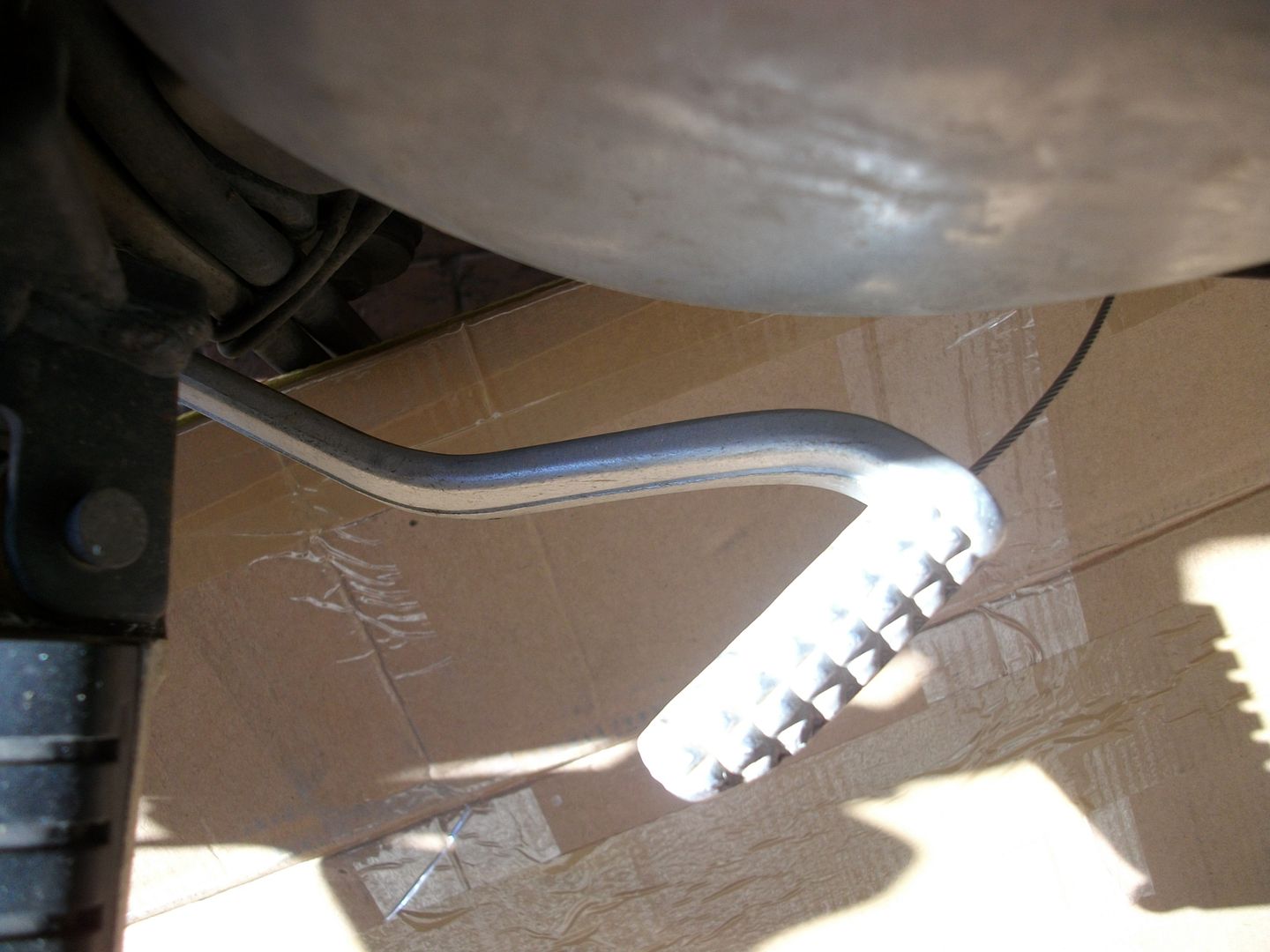dl1000 folding rear brake pedal | StromTrooper